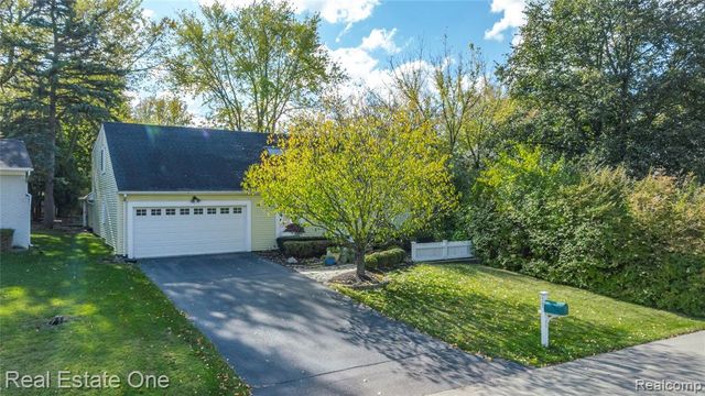 2123 Daintree Avenue, West Bloomfield, MI 48323