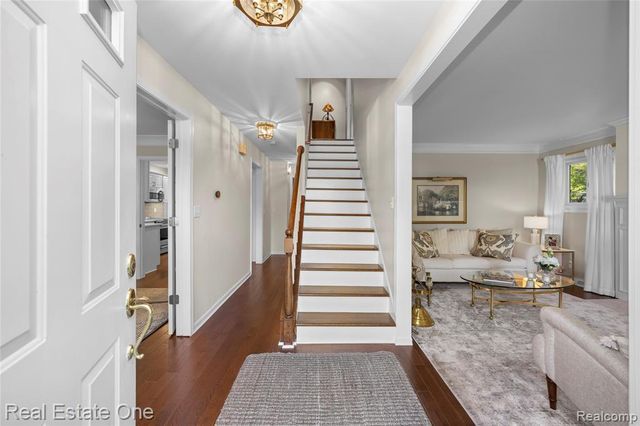 2123 Daintree Avenue, West Bloomfield, MI 48323