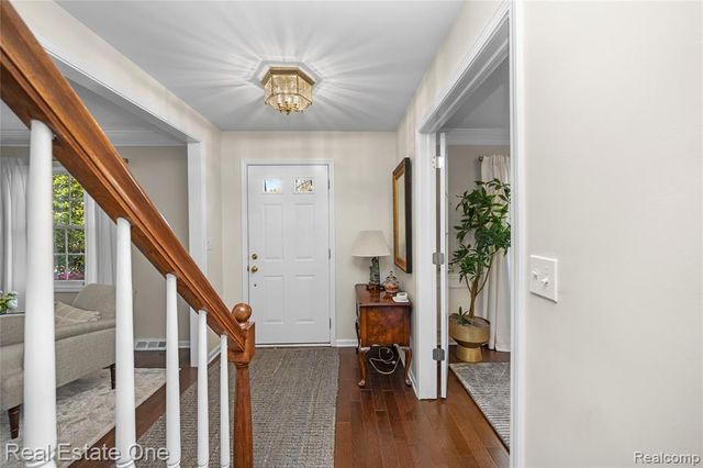 2123 Daintree Avenue, West Bloomfield, MI 48323