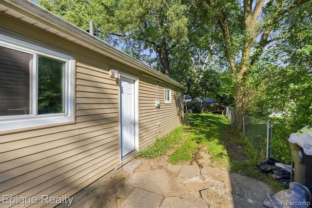 1962 Leitch Road, Ferndale, MI 48220