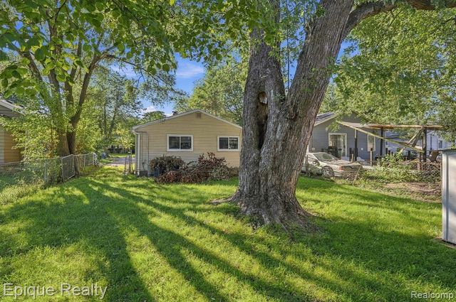 1962 Leitch Road, Ferndale, MI 48220