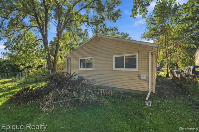 1962 Leitch Road, Ferndale, MI 48220
