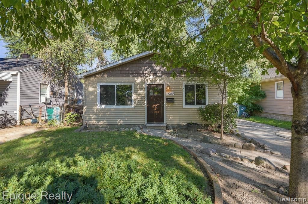 1962 Leitch Road, Ferndale, MI 48220