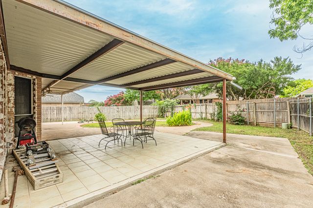 5828 Echo Bluff Drive, Haltom City, TX 76137