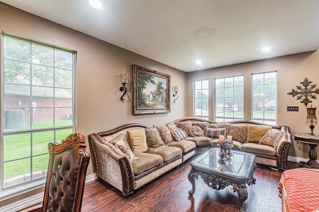 5828 Echo Bluff Drive, Haltom City, TX 76137