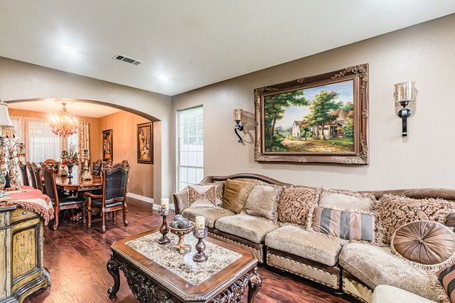 5828 Echo Bluff Drive, Haltom City, TX 76137