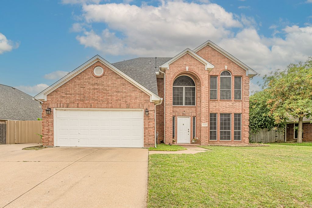 5828 Echo Bluff Drive, Haltom City, TX 76137