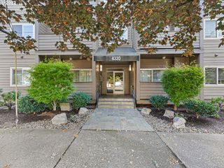 4320 S CORBETT Ave 206, Portland, OR 97239