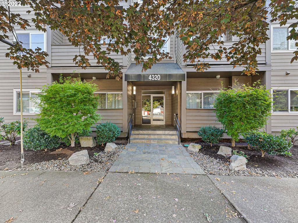 4320 S CORBETT Ave 206, Portland, OR 97239