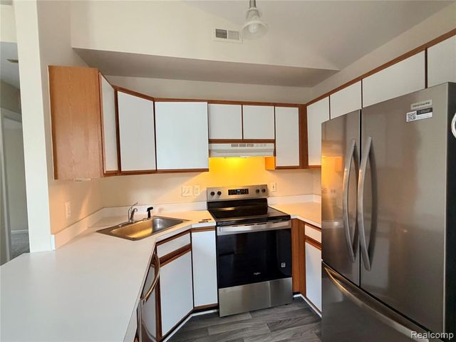 42779 Lilley Pointe Drive, Canton, MI 48187