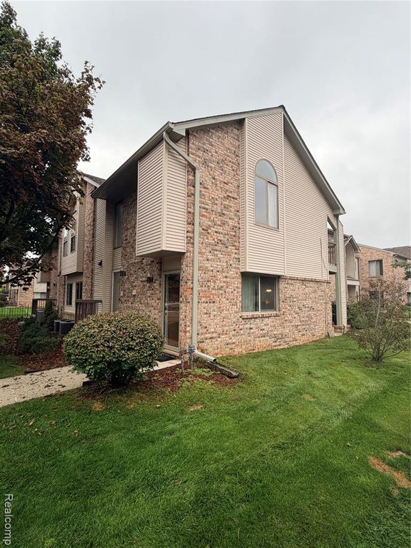 42779 Lilley Pointe Drive, Canton, MI 48187