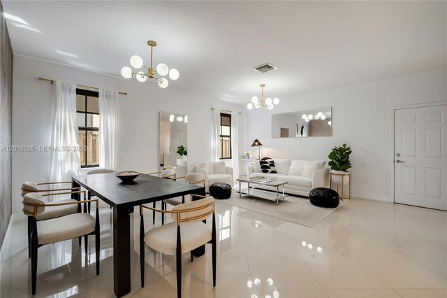 10045 NW 86th Ter, Doral, FL 33178