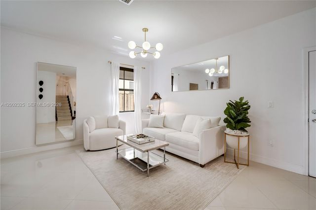 10045 NW 86th Ter, Doral, FL 33178