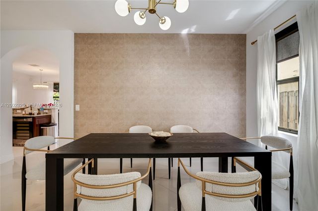 10045 NW 86th Ter, Doral, FL 33178