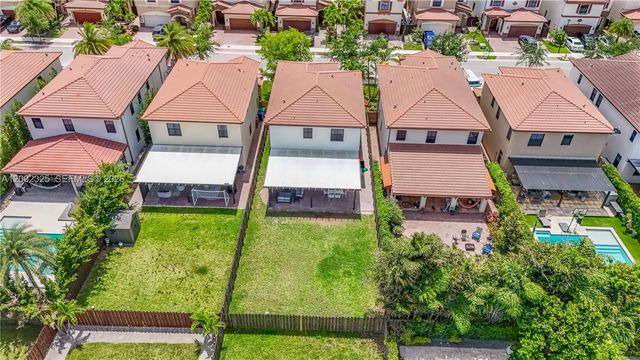 10045 NW 86th Ter, Doral, FL 33178