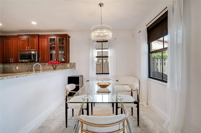 10045 NW 86th Ter, Doral, FL 33178