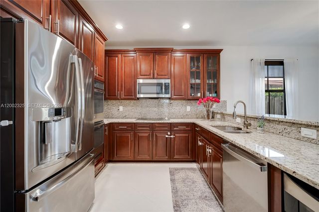 10045 NW 86th Ter, Doral, FL 33178