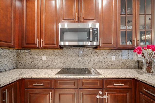 10045 NW 86th Ter, Doral, FL 33178