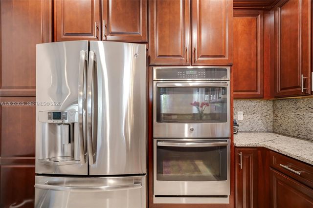 10045 NW 86th Ter, Doral, FL 33178