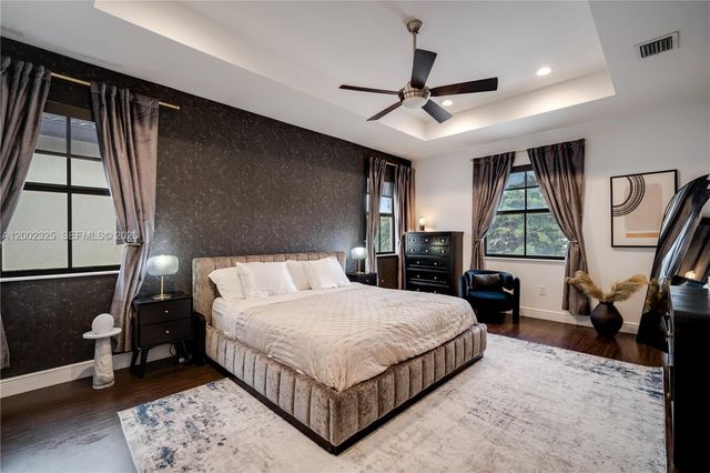 10045 NW 86th Ter, Doral, FL 33178