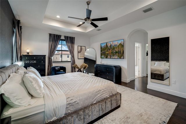 10045 NW 86th Ter, Doral, FL 33178