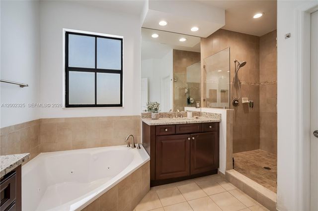 10045 NW 86th Ter, Doral, FL 33178