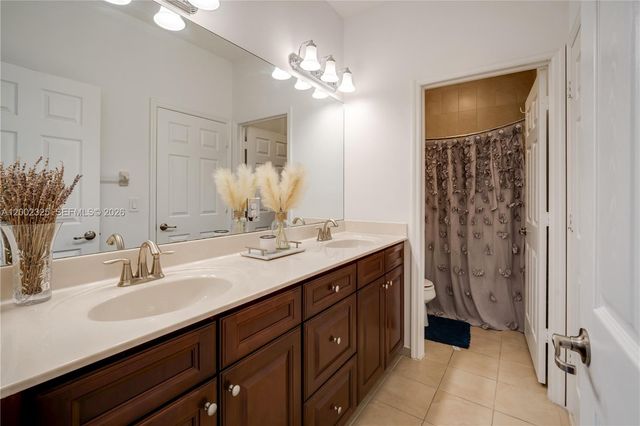 10045 NW 86th Ter, Doral, FL 33178