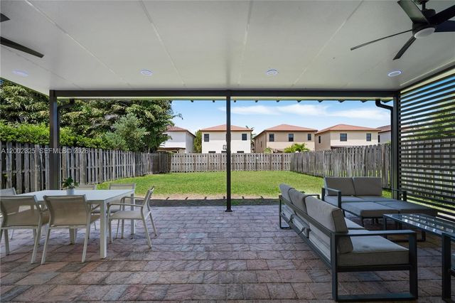 10045 NW 86th Ter, Doral, FL 33178