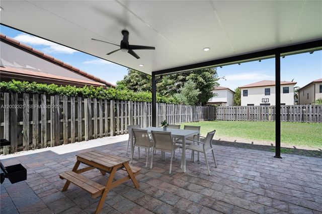 10045 NW 86th Ter, Doral, FL 33178