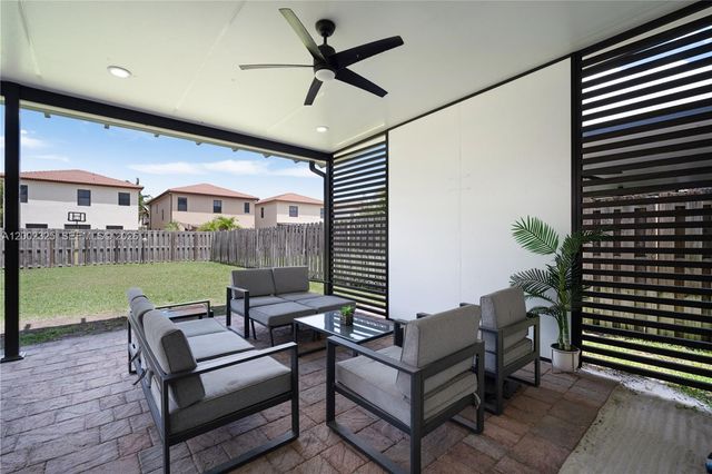 10045 NW 86th Ter, Doral, FL 33178