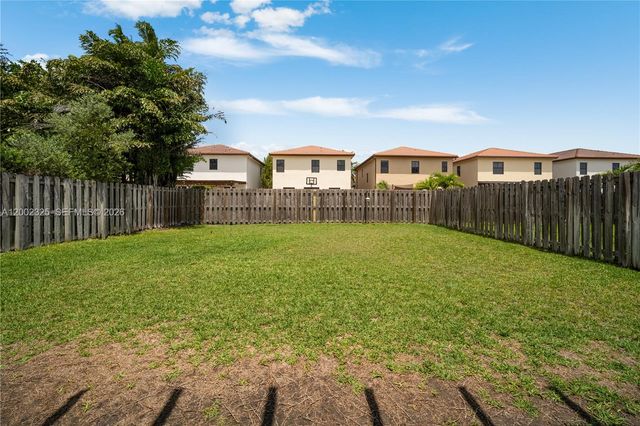 10045 NW 86th Ter, Doral, FL 33178