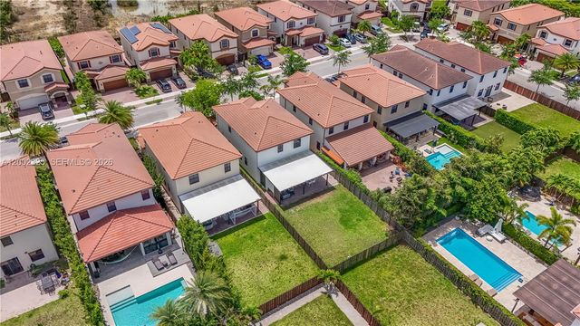 10045 NW 86th Ter, Doral, FL 33178