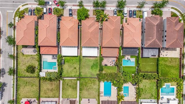 10045 NW 86th Ter, Doral, FL 33178
