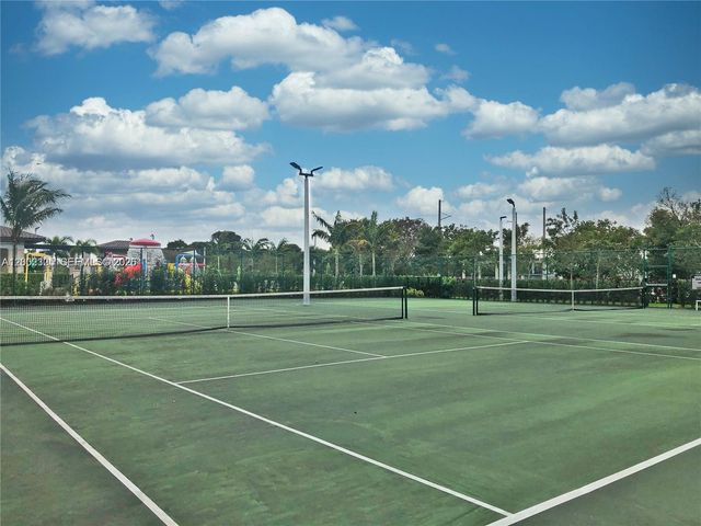 10045 NW 86th Ter, Doral, FL 33178