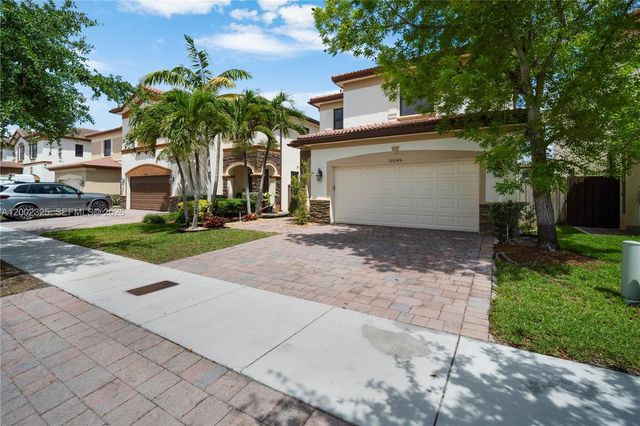 10045 NW 86th Ter, Doral, FL 33178