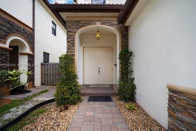 10045 NW 86th Ter, Doral, FL 33178