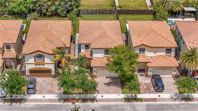 10045 NW 86th Ter, Doral, FL 33178