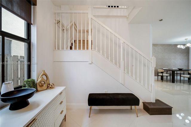 10045 NW 86th Ter, Doral, FL 33178