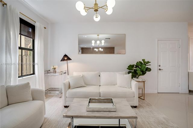 10045 NW 86th Ter, Doral, FL 33178