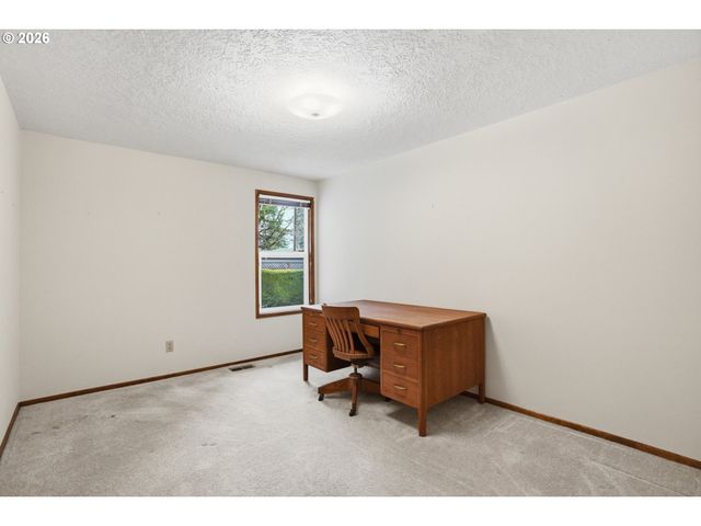 17300 TIMOTHY Way, Gladstone, OR 97027