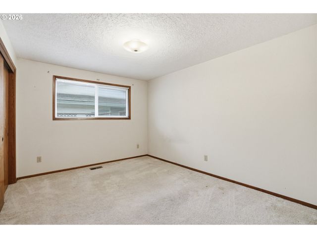 17300 TIMOTHY Way, Gladstone, OR 97027