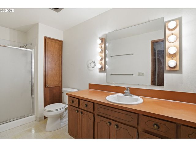 17300 TIMOTHY Way, Gladstone, OR 97027