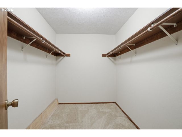 17300 TIMOTHY Way, Gladstone, OR 97027