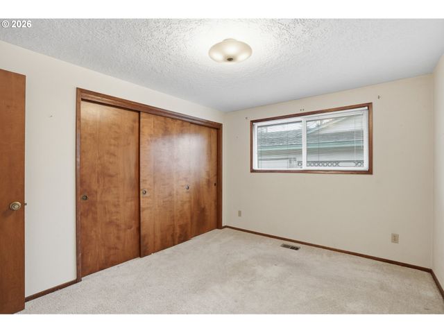 17300 TIMOTHY Way, Gladstone, OR 97027