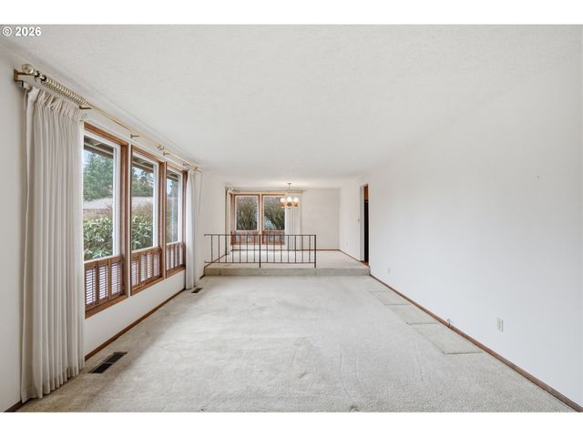 17300 TIMOTHY Way, Gladstone, OR 97027