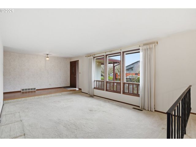 17300 TIMOTHY Way, Gladstone, OR 97027