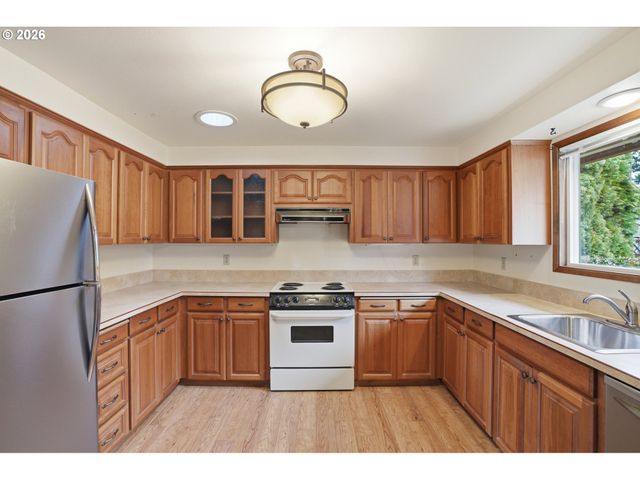 17300 TIMOTHY Way, Gladstone, OR 97027