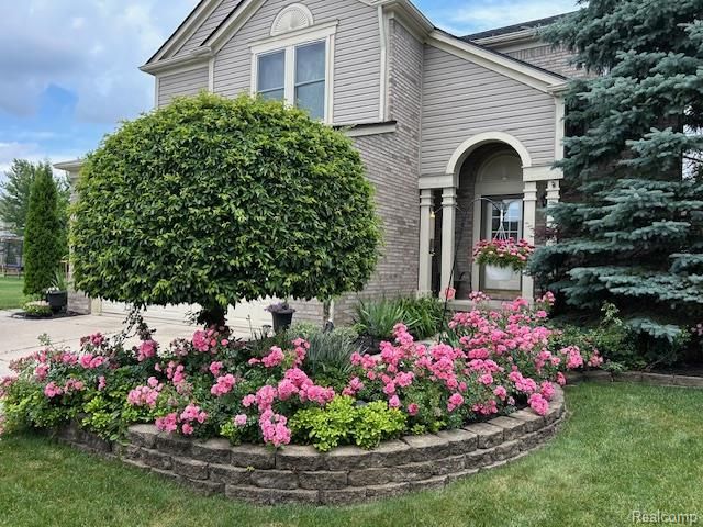 56386 Desert Court, Macomb Township, MI 48042