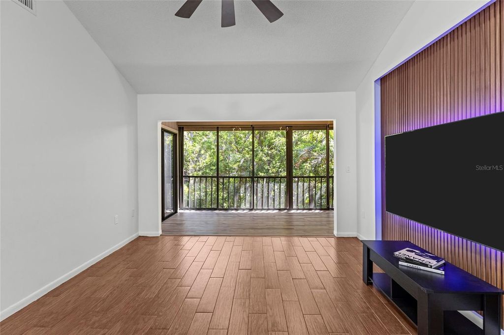 Image 15 of property listing at 1636 BROOKHOUSE DRIVE 230, Sarasota, FL 34231