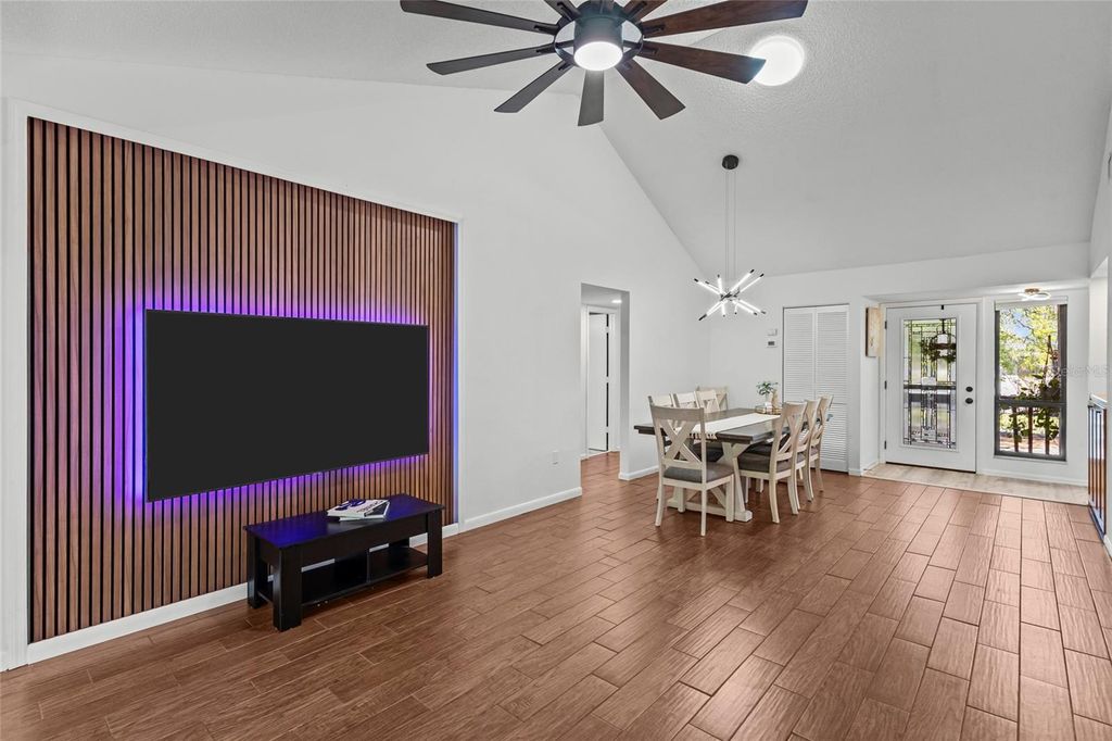 Image 5 of property listing at 1636 BROOKHOUSE DRIVE 230, Sarasota, FL 34231